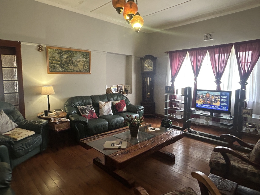 6 Bedroom Property for Sale in Uitsig Western Cape